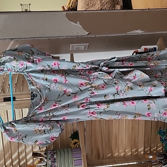 lilly rose Dresses & Skirts - Lilly Rose size L floral wrap dress